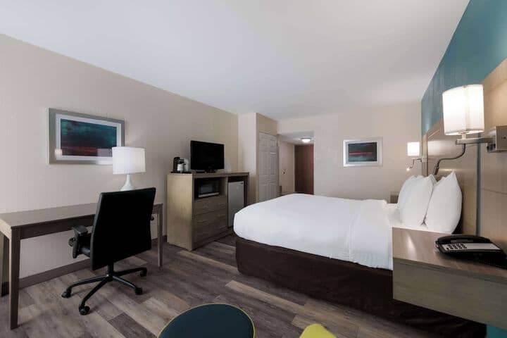 Room 6 of 26