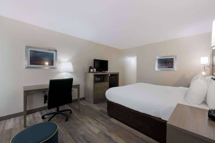 Room 13 of 26
